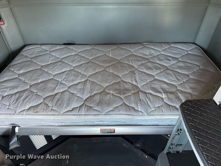 image for item EG2623 2019 Kenworth T680 semi truck