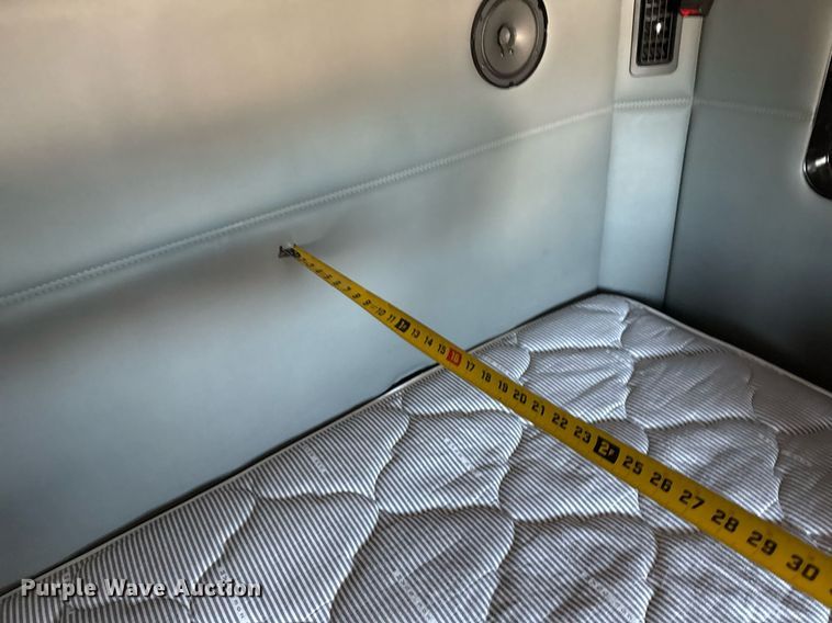 image for item EG2623 2019 Kenworth T680 semi truck