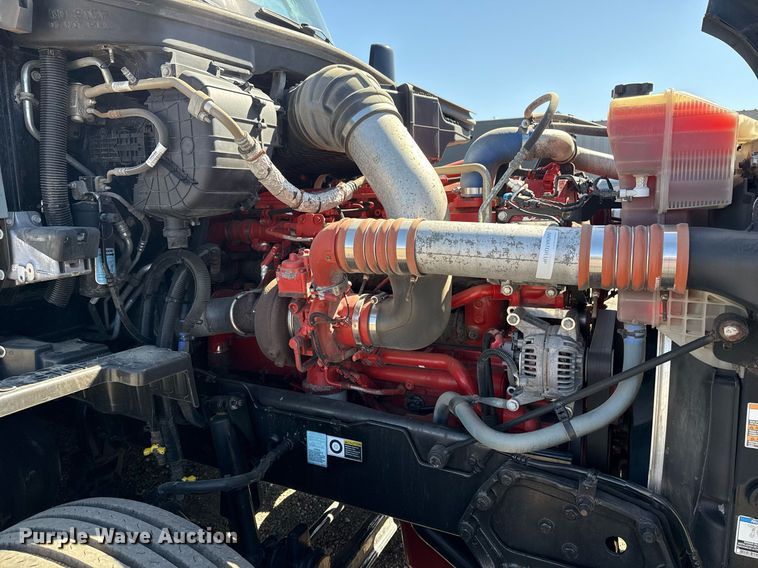 image for item EG2623 2019 Kenworth T680 semi truck