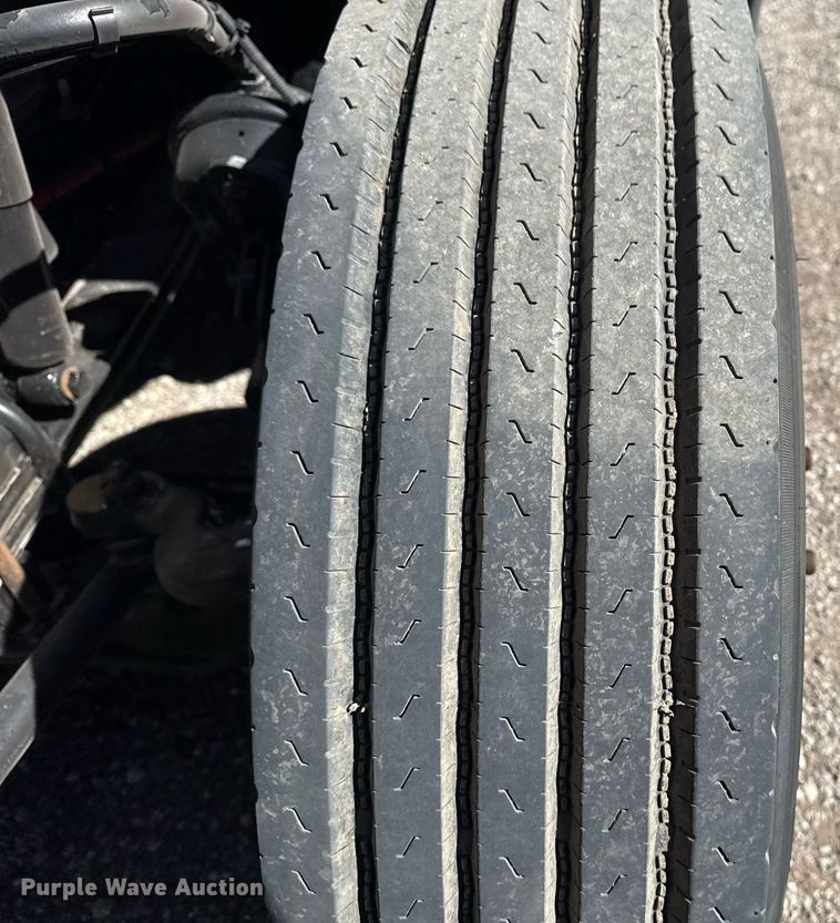 image for item EG2623 2019 Kenworth T680 semi truck