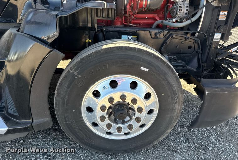 image for item EG2623 2019 Kenworth T680 semi truck