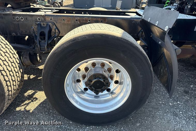 image for item EG2623 2019 Kenworth T680 semi truck