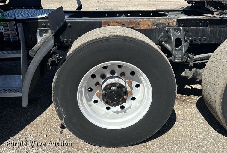 image for item EG2623 2019 Kenworth T680 semi truck