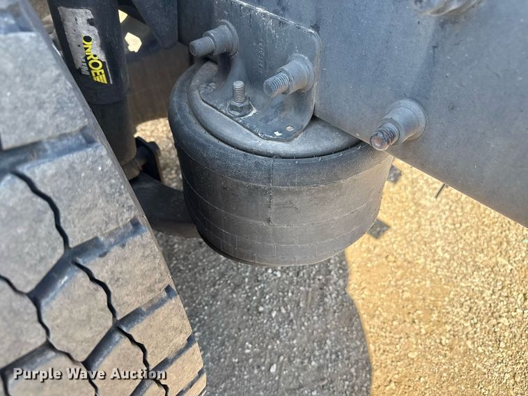 image for item EG2637 2012 Freightliner Cascadia semi truck