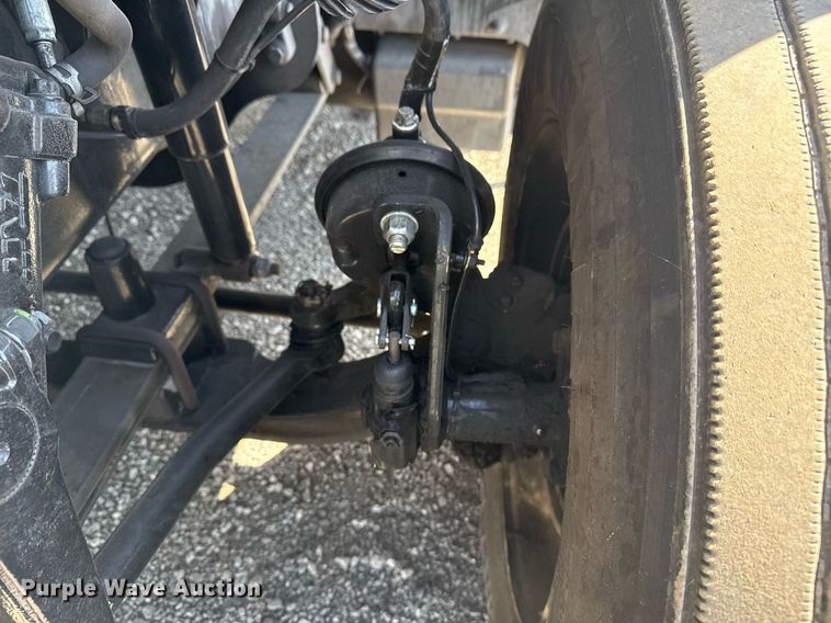 image for item EG2637 2012 Freightliner Cascadia semi truck