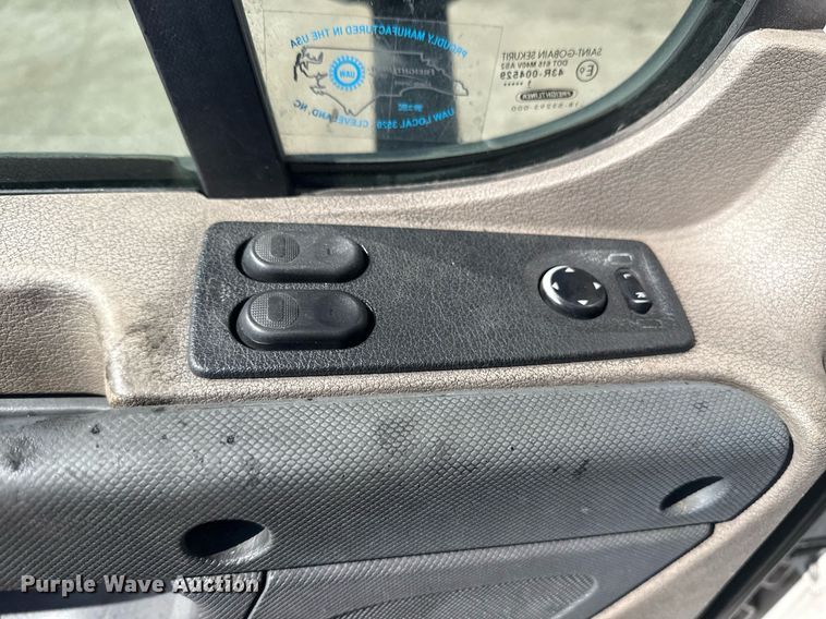 image for item EG2637 2012 Freightliner Cascadia semi truck