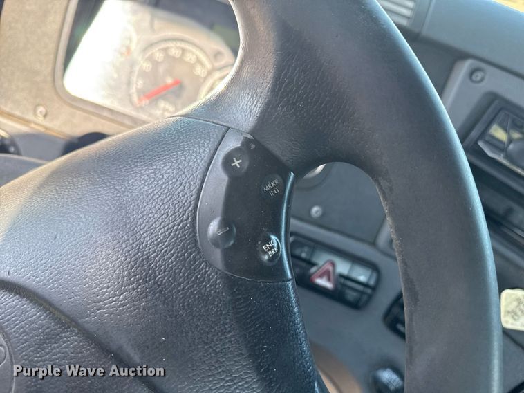 image for item EG2637 2012 Freightliner Cascadia semi truck