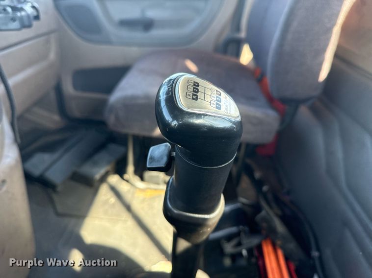 image for item EG2637 2012 Freightliner Cascadia semi truck