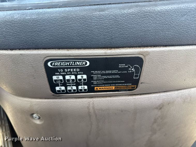 image for item EG2637 2012 Freightliner Cascadia semi truck