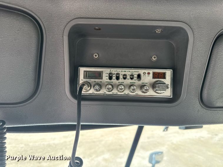 image for item EG2637 2012 Freightliner Cascadia semi truck