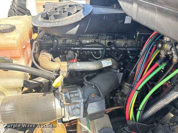 image for item EG2637 2012 Freightliner Cascadia semi truck