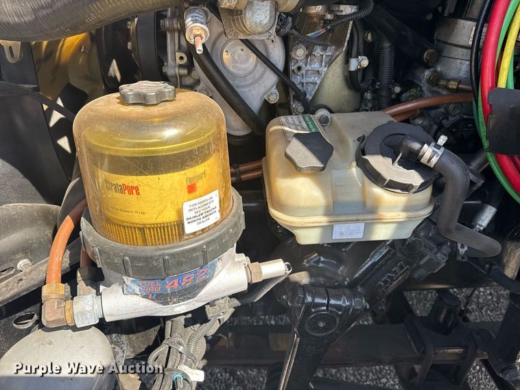 image for item EG2637 2012 Freightliner Cascadia semi truck