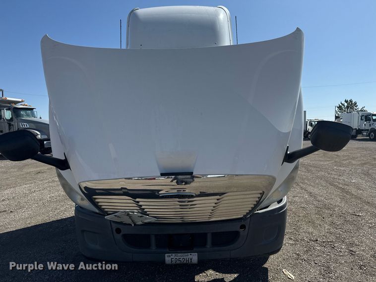 image for item EG2637 2012 Freightliner Cascadia semi truck