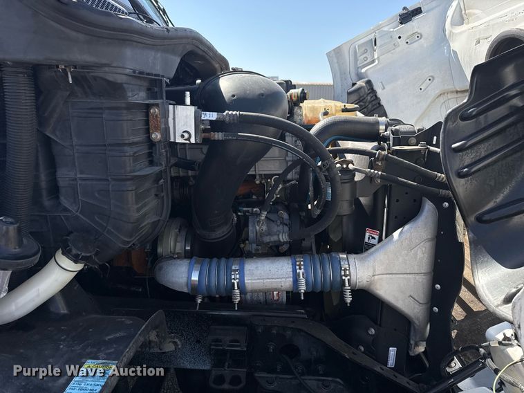 image for item EG2637 2012 Freightliner Cascadia semi truck