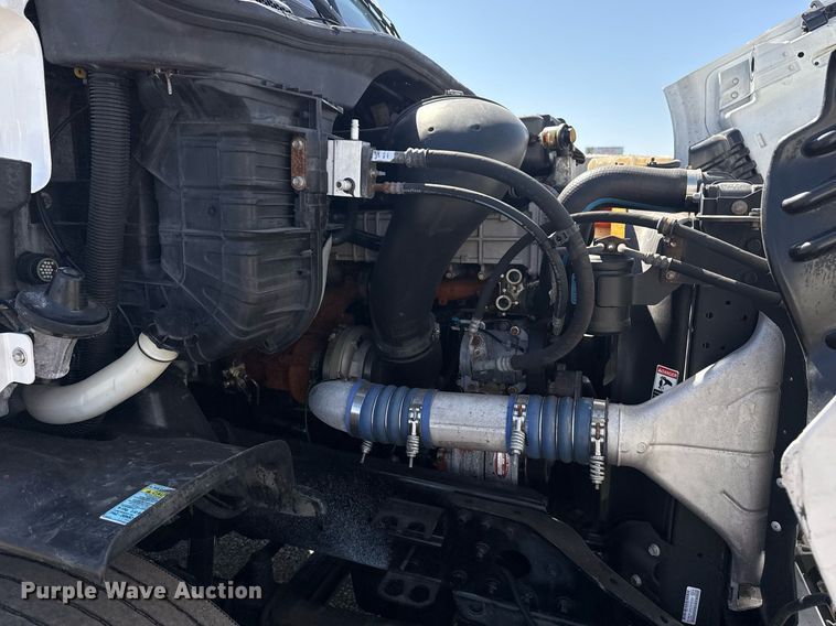 image for item EG2637 2012 Freightliner Cascadia semi truck