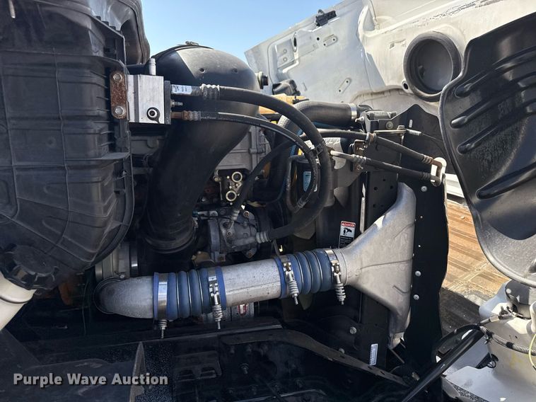 image for item EG2637 2012 Freightliner Cascadia semi truck