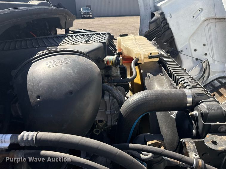 image for item EG2637 2012 Freightliner Cascadia semi truck