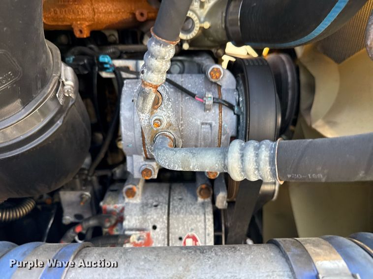 image for item EG2637 2012 Freightliner Cascadia semi truck