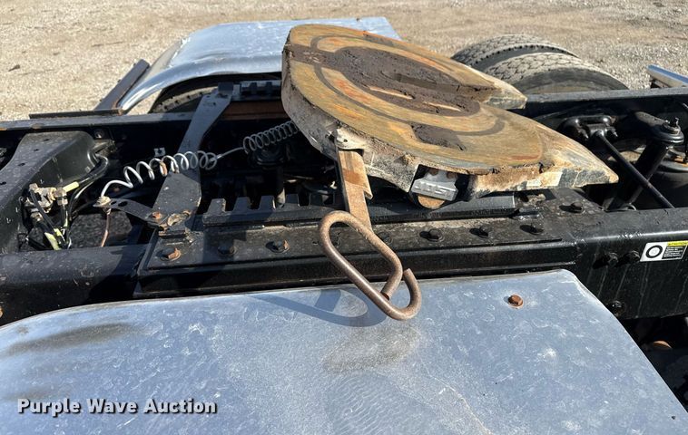 image for item EG2652 2014 Kenworth T800 semi truck