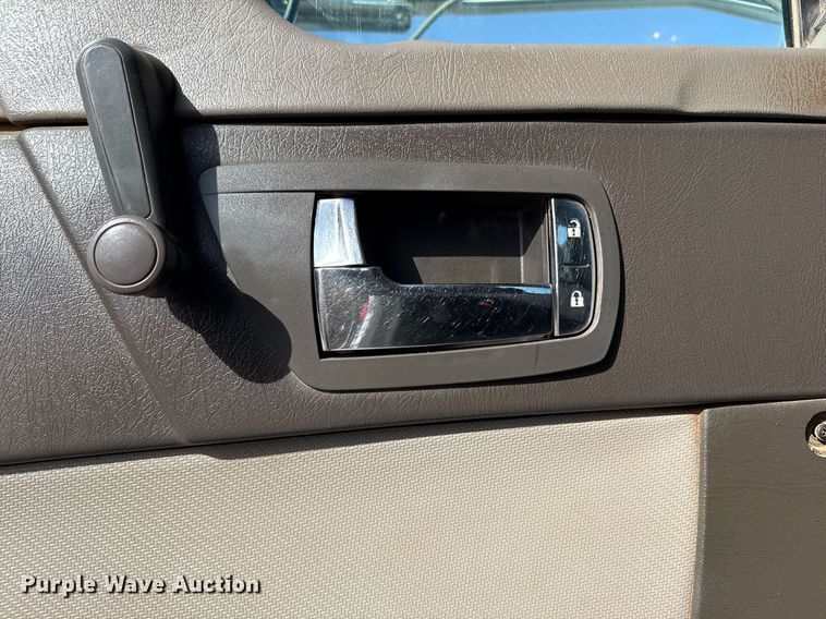 image for item EG2652 2014 Kenworth T800 semi truck