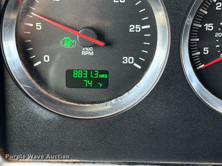 image for item EG2652 2014 Kenworth T800 semi truck