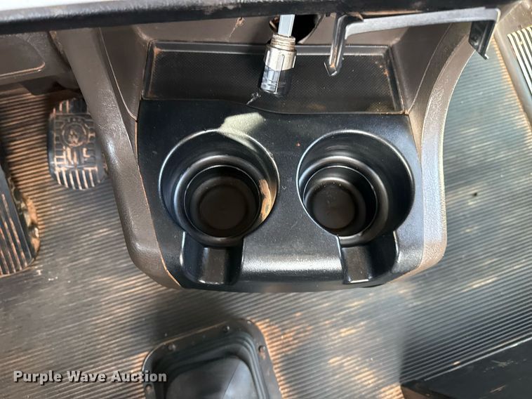 image for item EG2652 2014 Kenworth T800 semi truck