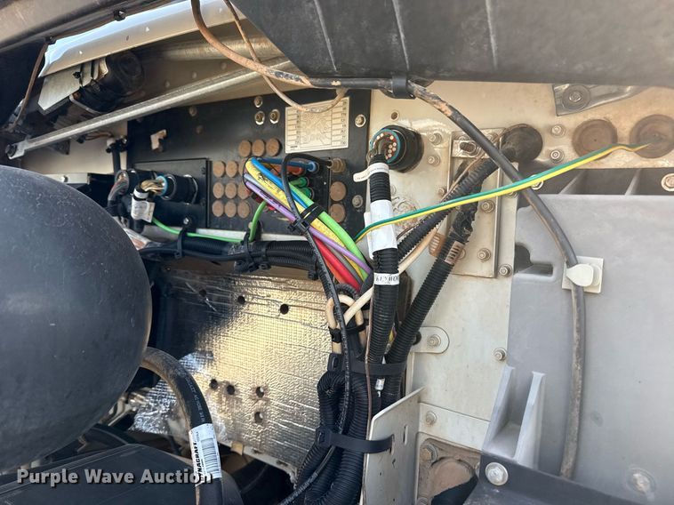 image for item EG2652 2014 Kenworth T800 semi truck