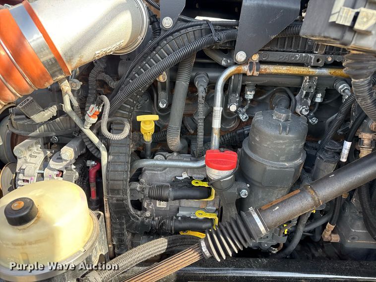 image for item EG2652 2014 Kenworth T800 semi truck