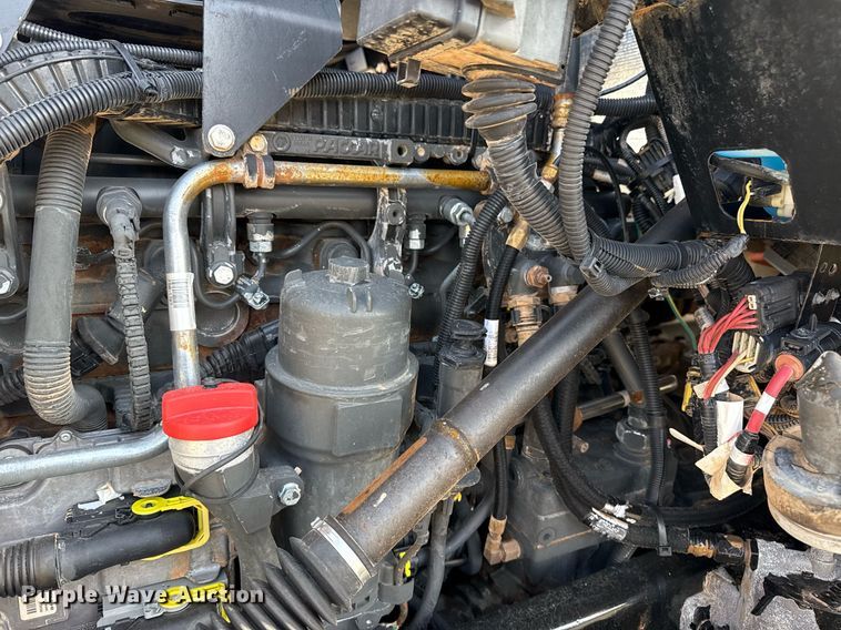 image for item EG2652 2014 Kenworth T800 semi truck