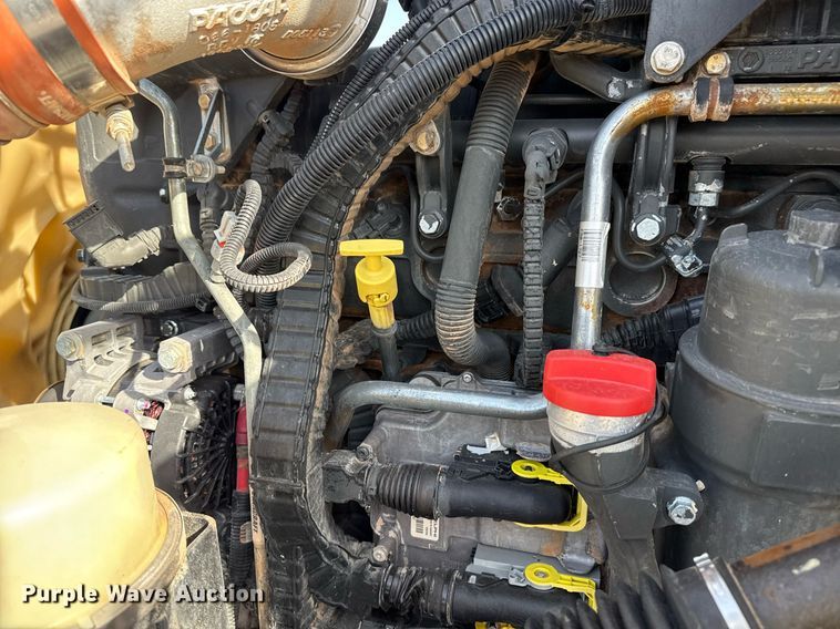 image for item EG2652 2014 Kenworth T800 semi truck