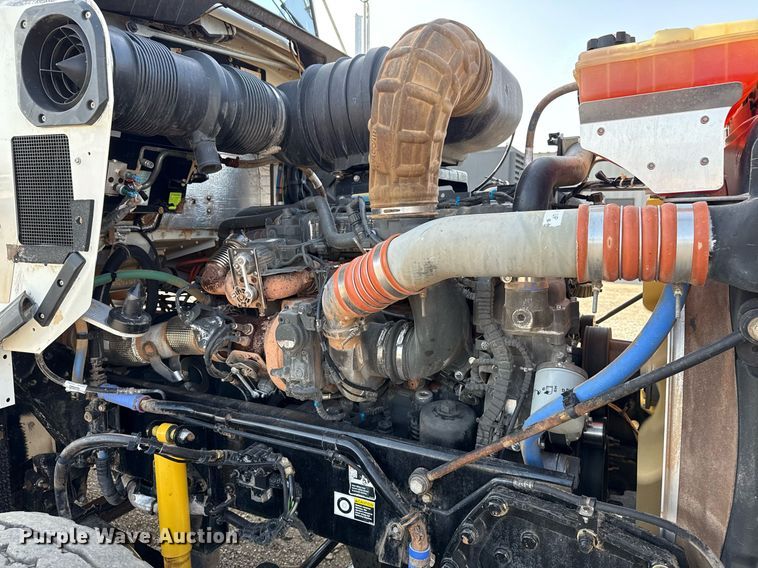 image for item EG2652 2014 Kenworth T800 semi truck