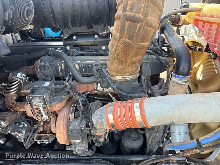 image for item EG2652 2014 Kenworth T800 semi truck