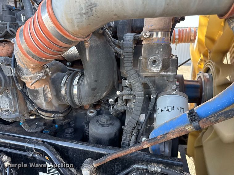 image for item EG2652 2014 Kenworth T800 semi truck