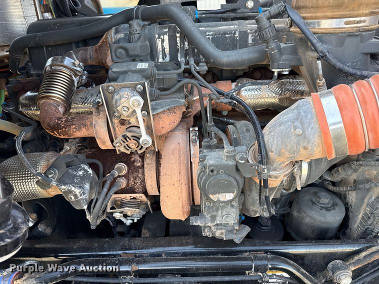 image for item EG2652 2014 Kenworth T800 semi truck