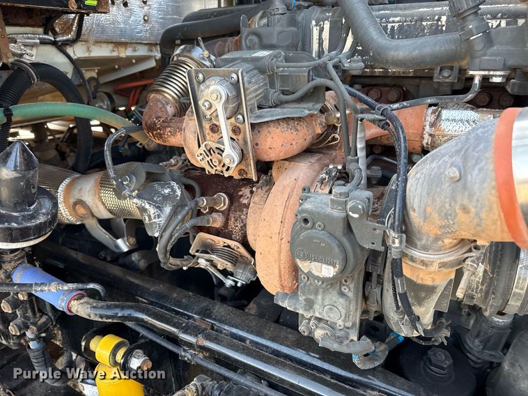 image for item EG2652 2014 Kenworth T800 semi truck