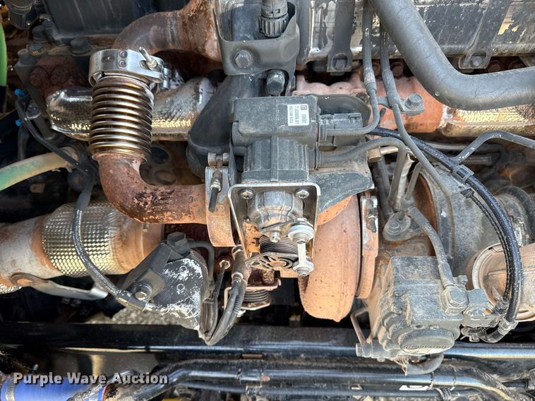 image for item EG2652 2014 Kenworth T800 semi truck