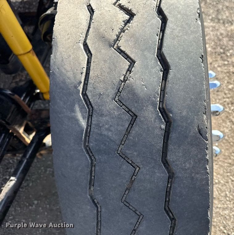 image for item EG2652 2014 Kenworth T800 semi truck