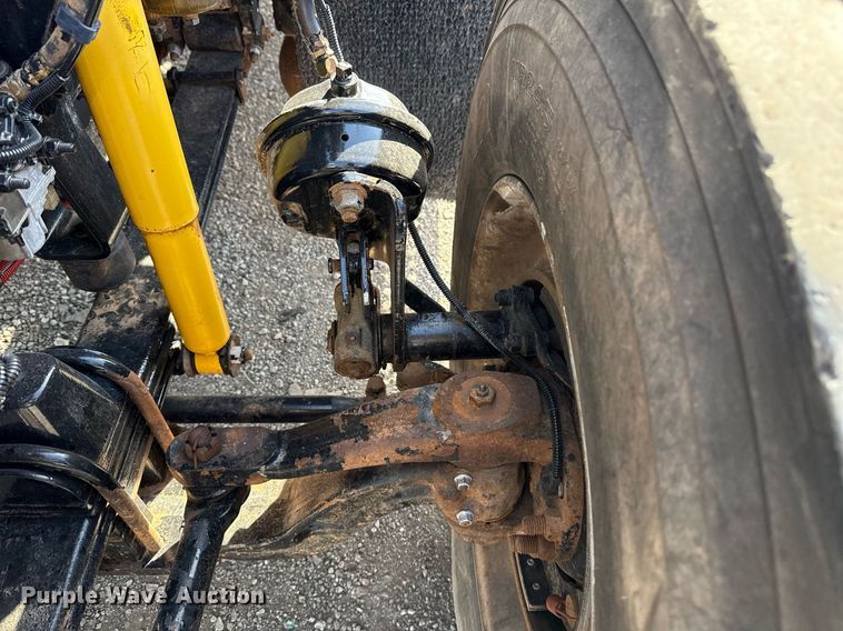 image for item EG2652 2014 Kenworth T800 semi truck