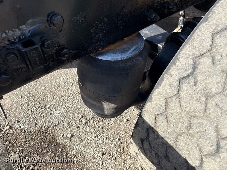 image for item EG2652 2014 Kenworth T800 semi truck