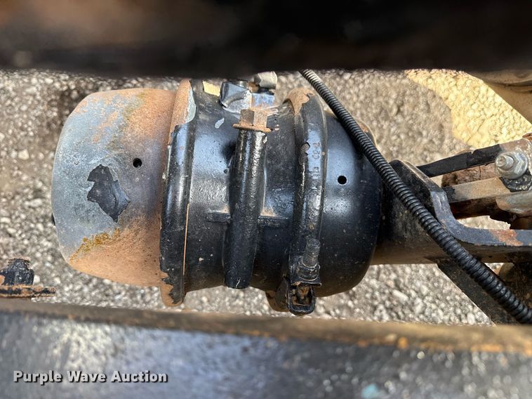 image for item EG2652 2014 Kenworth T800 semi truck