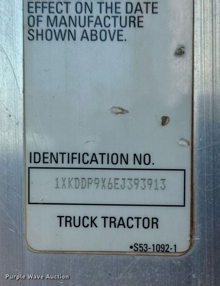 image for item EG2652 2014 Kenworth T800 semi truck