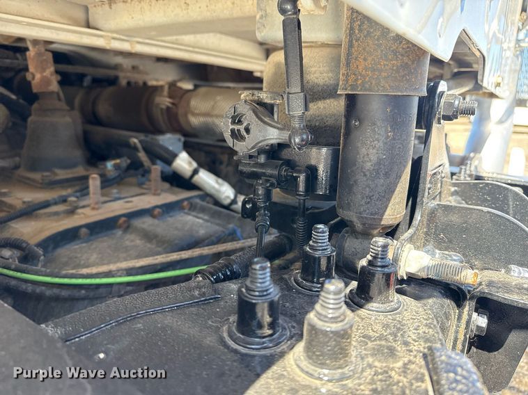 image for item EG2668 2015 Peterbilt 579 semi truck