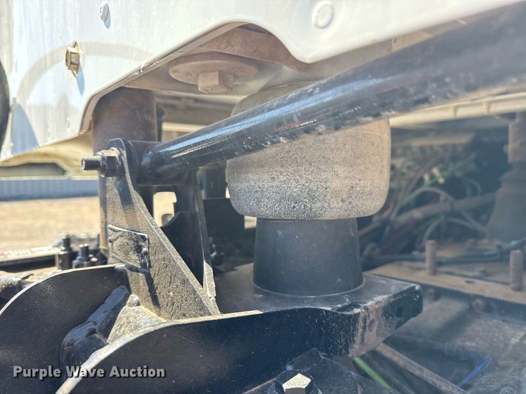 image for item EG2668 2015 Peterbilt 579 semi truck