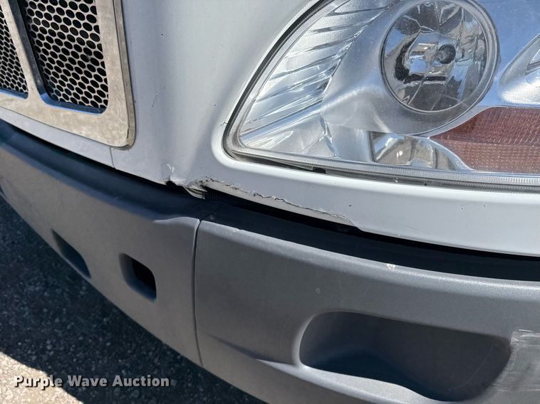 image for item EG2668 2015 Peterbilt 579 semi truck