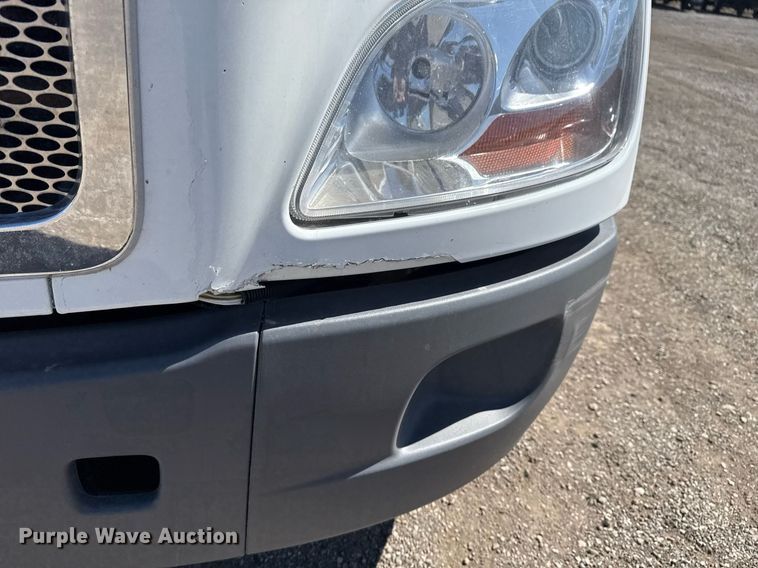 image for item EG2668 2015 Peterbilt 579 semi truck