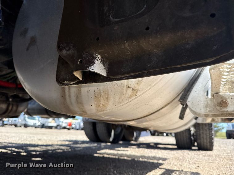 image for item EG2668 2015 Peterbilt 579 semi truck