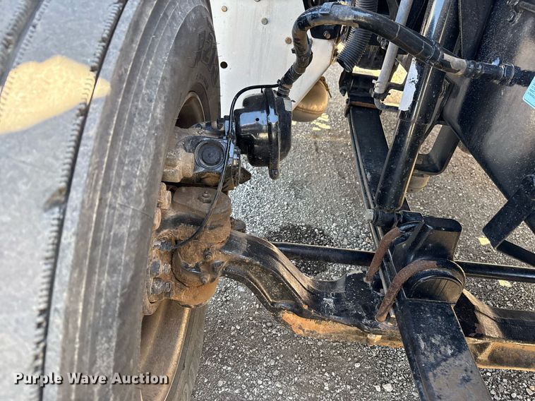 image for item EG2668 2015 Peterbilt 579 semi truck