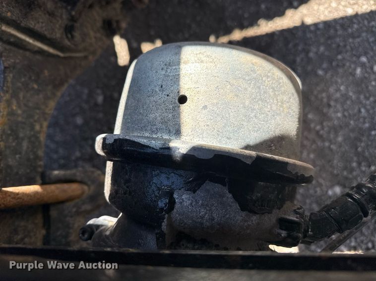 image for item EG2668 2015 Peterbilt 579 semi truck