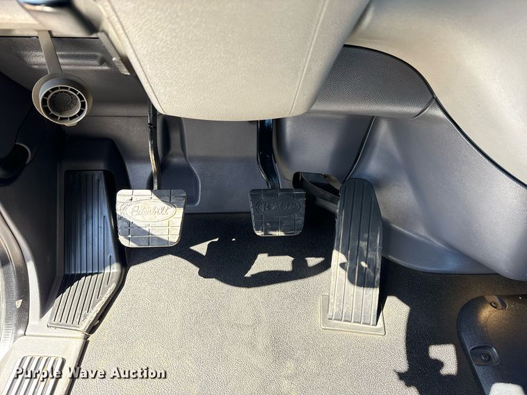 image for item EG2668 2015 Peterbilt 579 semi truck