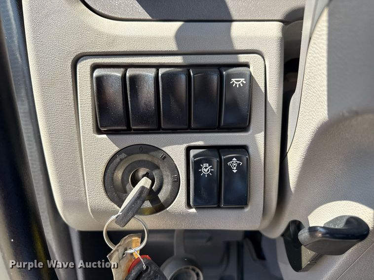 image for item EG2668 2015 Peterbilt 579 semi truck